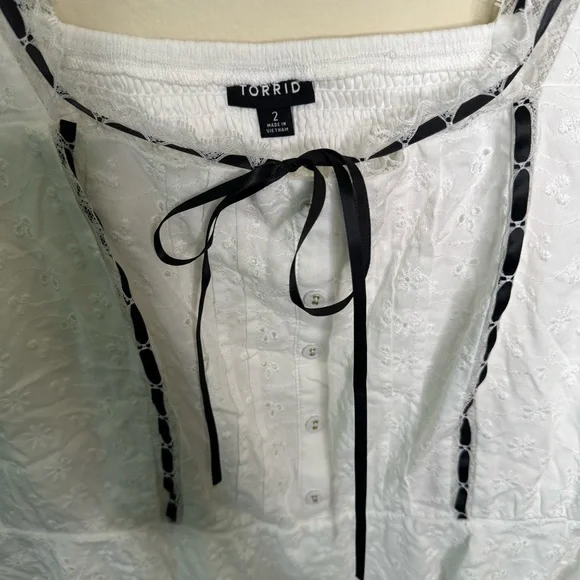 Torrid - Peplum Eyelet Top - size 2 - Picture 7 of 8